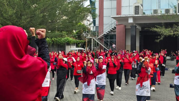 IMG-20250702-WA0319 FOTO: Setidaknya 200 lebih peserta meramaikan senam massal yang digagas Komunitas Senam Nusantara (KSN) DPW PKS Sumut di Pekan Raya Sumatera Utara (PRSU) di Jalan Jenderal Gatot Subroto, Kelurahan Sei Sikambing C II, Kecamatan Medan Helvetia.