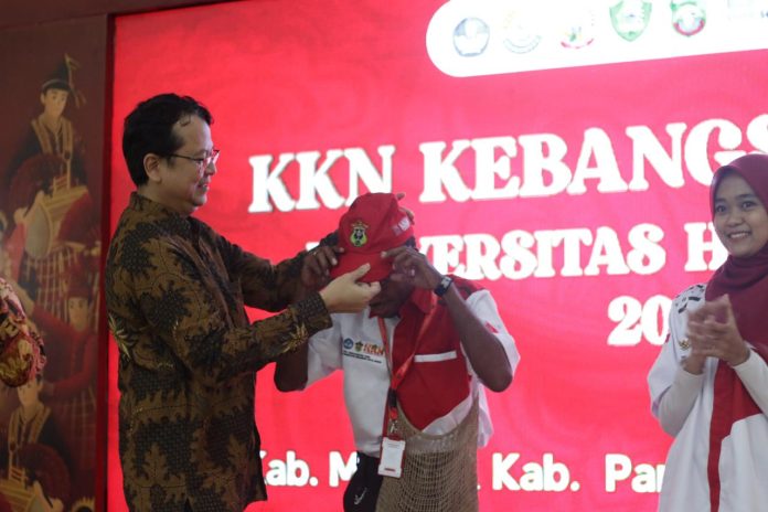 IMG-20250702-WA0398 FOTO: Dr. Berry Juliandi, M.Si., Pelaksana Tugas Direktur Pembelajaran dan Kemahasiswaan Direktorat Jenderal Pendidikan Tinggi, Riset, dan Teknologi (Ditjen Diktiristek) Kementerian Pendidikan, Kebudayaan, Riset, dan Teknologi, yang hadir mewakili Menteri.