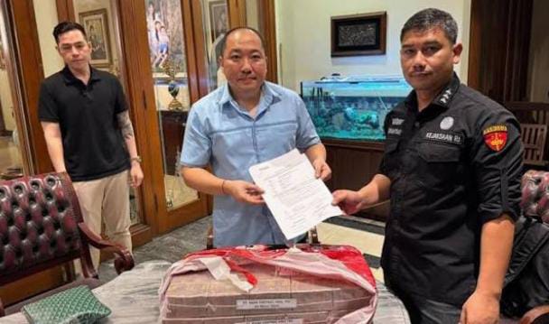 IMG-20250702-WA0409 FOTO: Uang Rp2 miliar disita Kejagung usai menggeledah rumah Direktur Utama (Dirut) PT Sritex Iwan Kurniawan Lukminto. (Dok. Kejagung).