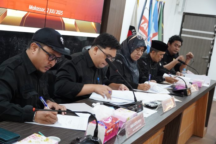 FOTO: KPU Makassar menggelar Rapat Pleno Terbuka Rekapitulasi Daftar Pemilih Berkelanjutan Triwulan II Tahun 2025, Rabu, 2 Juli 2025, berdasarkan hasil pemutakhiran data pemilih berkelanjutan (PDPB).