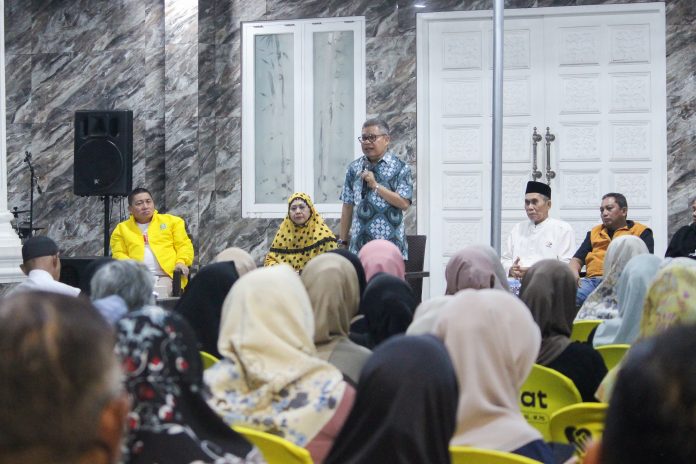 IMG-20250706-WA0082 FOTO: Anggota DPR RI Taufan Pawe saat menggelar silaturahmi bersama dengan masyarakat Kota Parepare, di Rumah Aspirasi Anggota DPR RI Fraksi Golkar Taufan Pawe, Sabtu 5 Juli 2025.