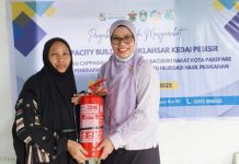 Unhas Tingkatkan Kapasitas Mitra Perikanan di Parepare Lewat Pelatihan Mutu dan K3 FOTO: Ketua Tim pelaksana PPMU-PK-M Unhas dipimpin oleh Dr. Nursinah Amir, S.Pi., MP., (Paling Kanan/Kacamata)