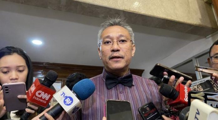 IMG-20250707-WA0138 FOTO: Plt Sekretaris Jenderal Kementerian Pendidikan Tinggi, Sains, dan Teknologi (Kemendikti Saintek), Togar Mangihut Simatupang usai mengikuti rapat bersama Komisi X di Kompleks Parlemen, Senayan, Jakarta Pusat pada Kamis (23/1/2025). (Properti milik Tirto.id/Rahma Dwi Safitri)