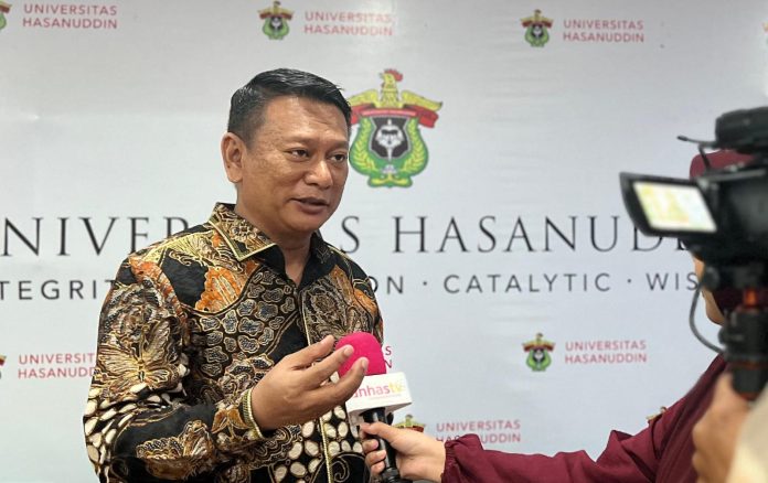 IMG-20250709-WA0255 FOTO: Wakil Rektor Bidang Kerja Sama, Inovasi, Kewirausahaan, dan Bisnis Unhas, Prof. Adi Maulana. (Properti Humas Unhas)