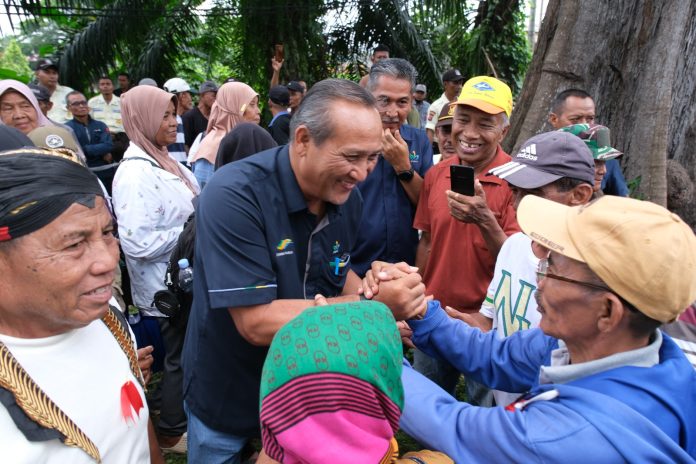 IMG-20250709-WA0304 FOTO: Region Head PTPN 1 Regional 1 Didik Prasetyo saat menerima sekitar 50-an pensiunan karyawan PTPN 1 Regional 1 (d/h PTPN 2), Selasa pagi (08/07) melakukan aksi damai di kantor PTPN 1 Regional 1 di Tanjung Morawa.