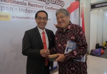 Unhas Tuan Rumah Forum Rektor Jepang-Indonesia, Hadirkan Puluhan Pimpinan Universitas FOTO: Rektor Unhas Prof. Dr. Ir. Jamaluddin Jompa, M.Sc., dan Senior Deputy Minister of Education, Culture, Sports, Science and Technology (MEXT), Mr. Yano Kazuhiko. (Properti Humas Unhas)