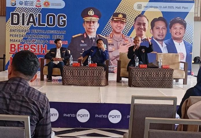 IMG-20250713-WA0368 FOTO: Pengurus Karang Taruna Makassar saat menggelar Dialog Publik bertemakan,