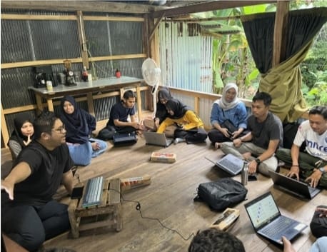 IMG-20250715-WA0280 FOTO: Kabupaten Kepulauan Selayar, Sulawesi Selatan, menjadi lokasi pertama di Indonesia dalam pelaksanaan program literasi kecerdasan buatan (AI) bertajuk AI Ready ASEAN – Hour of Code yang digagas ASEAN Foundation dan Google.org, dan dilaksanakan oleh Kaizen Collaborative Impact.