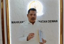 Taufan Pawe Terjerat Dugaan Korupsi, MKD DPR RI Panggil Pengadu Beri Keterangan dan Bukti Aduan Ketua Umum Dewan Pimpinan Pusat (DPP) Pemuda Solidaritas Merah Putih, Anshar Ilo telah diambil keterangannya oleh Pimpinan MKD DPR RI di Gedung Nusantara ruang rapat MKD DPR RI lantai 1, Kamis (17/07).