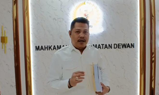 IMG-20250717-WA0046 Ketua Umum Dewan Pimpinan Pusat (DPP) Pemuda Solidaritas Merah Putih, Anshar Ilo telah diambil keterangannya oleh Pimpinan MKD DPR RI di Gedung Nusantara ruang rapat MKD DPR RI lantai 1, Kamis (17/07).