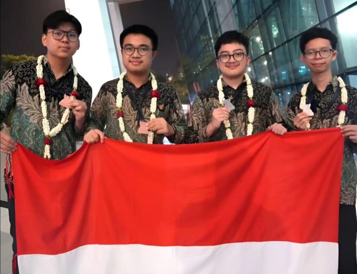 IMG-20250718-WA0160 FOTO: Empat pelajar asal Indonesia penerima mendali di ajang Olimpiade Kimia Internasional ke-57 di Dubai, Uni Emirat Arab, selama total 9 hari, tepatnya dari 5 Juli 2025 sampai 14 Juli 2025. (Istimewa)