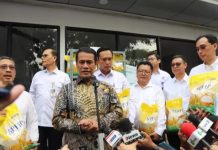 Pemerintah Mulai Salurkan Beras SPHP 1,3 Juta Ton, ini Harga Per Zona di Indonesia FOTO: Mentan Amran saat peluncuran Gerakan Pangan Murah Beras SPHP di Kantor Pos Fatmawati, Jakarta Selatan, Jumat (18/7/2025). (Kementerian Pertanian)