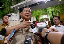 Kejaksaan “Obok obok” KONI Sulsel, Prabowo: Kalaupun ada Anggota Gerindra Melanggar, Saya tidak Akan Lindungi FOTO: Presiden Prabowo Subianto saat menemui awak media di kediaman mantan Presiden Jokowi. (Properti Seskab)