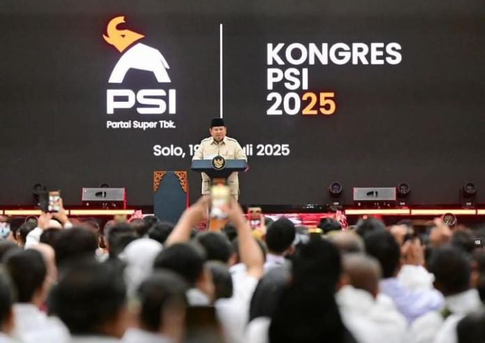 IMG-20250721-WA0347 FOTO: Presiden Prabowo Subianto menyampaikan pidatonya di hadapan ribuan kader Partai Solidaritas Indonesia (PSI) dalam Kongres PSI 2025 yang digelar di Edutorium Universitas Muhammadiyah Surakarta, Jawa Tengah, Minggu malam, 20 Juli 2025. (Properti Seskab)