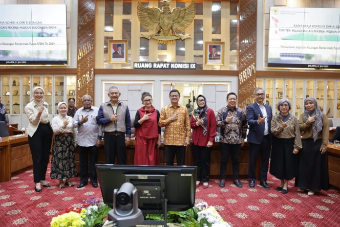 IMG-20250721-WA0379 FOTO: Pejabat di Badan Pengawas Obat dan Makanan usai menghadiri rapat bersama Komisi IX DPR RI. (Istimewa)