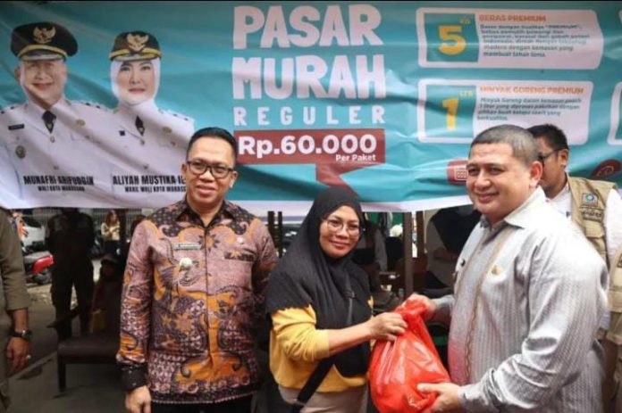 FOTO: Wali Kota Makassar Munafri Arifuddin saat menghadiri kegiatan Pasar Murah Reguler saat bulan Ramadhan 1446 Hijriah lalu. (Properti via Antara.com)