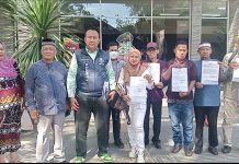 Diduga Gelapkan Dana Koperasi Rp14 Miliar, Dedek Pradesa Dilaporkan ke Mapolda Sumut FOTO: Para korban penipuan yang diduga dilakukan oleh KSPPS BMT Pradesa Mitra Mandiri Syariah saat melapor ke Mapolda Sumatra Utara.