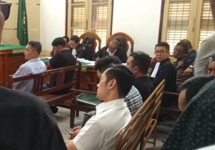 IMG-20250723-WA0204 FOTO: Suasana sidang kasus korupsi pengadaan Alat Pelindung Diri (APD) Covid-19 di Dinas Kesehatan Provinsi Sumatera Utara digelar di Pengadilan Negeri Tipikor Medan.