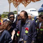 Gelar Rakernas di Makassar, Hadir 5.000 Kader Partai NasDem dari Seluruh Indonesia FOTO: Ketua Umum Partai NasDem, Surya Paloh saat tiba di bandar udara internasional Sultan Hasanuddin Makassar, Mandai Maros