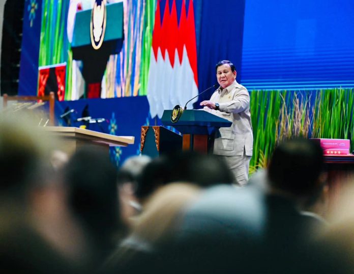 FB_IMG_1754560403407 FOTO: Presiden Prabowo Subianto menghadiri Konvensi Sains, Teknologi, dan Industri Indonesia (KSTI) Tahun 2025 yang diselenggarakan di Sasana Budaya Ganesha (Sabuga), Institut Teknologi Bandung (ITB), pada Kamis, 7 Agustus 2025. (Properti Seskab)