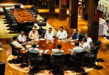 Hingga Malam Hari Presiden Gelar Rapat Bersama Menteri dan Menko Secara Bergantian FOTO: Presiden Prabowo mengadakan rapat maraton bersama sejumlah Menteri Kabinet Merah Putih sejak siang hingga malam hari ini di kediaman pribadinya, Hambalang pada hari Rabu 20 Agustus 2025. (Properti (Setkab)