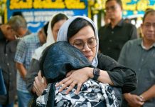 Sri Mulyani Melayat ke Rumah Duka Etty Mar’ie Muhammad FOTO: Menteri Keuangan (Menkeu) Sri Mulyani Indrawati melayat ke kediaman mantan Menkeu Mar’ie Muhammad di Jakarta. Sabtu, 24 Agustus 2025. (Dokumen via Facebook)
