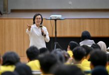 Menkeu Sri Saat Hadiri Kuliah Perdana di Fakultas Ekonomi UI FOTO: Menteri Keuangan (Menkeu) Sri Mulyani Indrawati hadir dalam kegiatan kuliah perdana di fakultas ekonomi universitas indonesia, Depok. Senin 25 Agustus 2025.