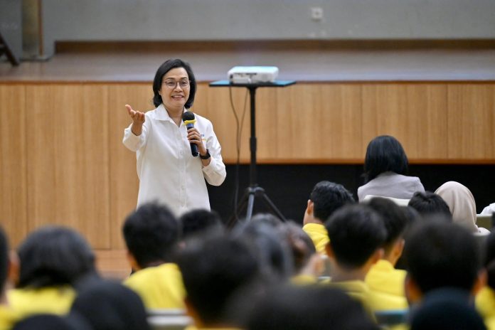 FOTO: Menteri Keuangan (Menkeu) Sri Mulyani Indrawati hadir dalam kegiatan kuliah perdana di fakultas ekonomi universitas indonesia, Depok. Senin 25 Agustus 2025.