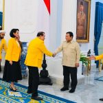 Pengurus DPP Golkar Bertemu Presiden di Istana, ini Kata Bahlil FOTO: Presiden Prabowo saat menerima kedatangan rombongan pengurus DPP Partai Golkar di Istana Negara, Jakarta, Rabu (27/8). (Properti via Facebook Bahlil)