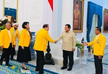 Pengurus DPP Golkar Bertemu Presiden di Istana, ini Kata Bahlil FOTO: Presiden Prabowo saat menerima kedatangan rombongan pengurus DPP Partai Golkar di Istana Negara, Jakarta, Rabu (27/8). (Properti via Facebook Bahlil)
