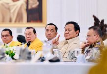 Sufmi Dasco Ungkap Pertemuan Presiden Prabowo Bersama Elit Partai Golkar FOTO: Ketua harian DPP Partai Gerindra Sufmi Dasco Ahmad saat mendampingi Presiden Prabowo Subianto berdiskusi bersama para elit partai golkar di Istana Negara, Jakarta. Rabu (27/8). (Properti via Facebook)