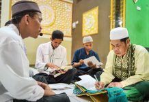 Cahaya di Balik Jeruji: Merajut Harapan Lewat Ayat Suci FOTO: Warga Binaan Rumah Tahanan Negara Kelas IIB Barru saat melantunkan