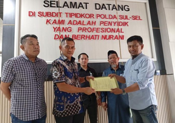 IMG-20250801-WA0210 FOTO: Kompol Jufri, S.I.K., M.M selaku Kasubdit 3 Tipikor Polda Sulsel menerima laporan dugaan korupsi seragam gratis bagi siswa SD dan SMP di Kota Makassar. (LN)