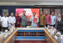 Unhas dan Pemkab Luwu Utara Teken MoU, Gagas Prodi Terapan untuk Kembangkan Potensi Daerah FOTO: Universitas Hasanuddin (Unhas) dan Pemerintah Kabupaten Luwu Utara resmi menandatangani nota kesepahaman atau Memorandum of Understanding (MoU) di Ruang Rapat Rektor Lt. 8 Tamalanrea, Jumat (01/08).