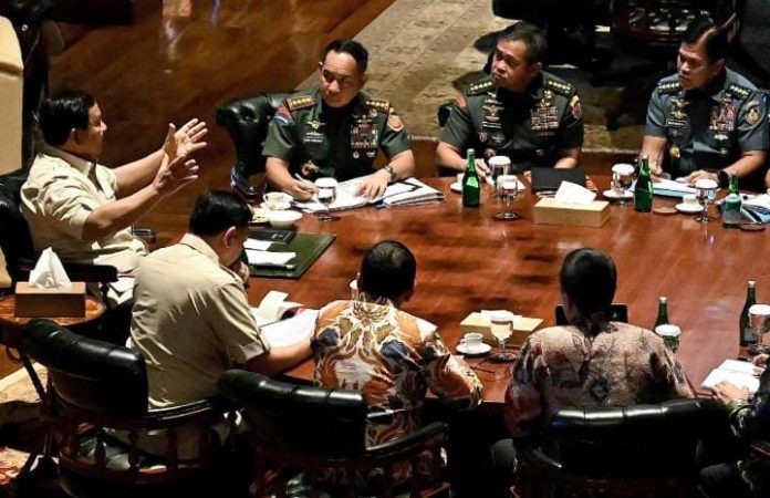 FOTO: Presiden Prabowo Subianto dengan sejumlah pimpinan/panglima TNI di Hambalang, Kabupaten Bogor, Jawa Barat, pada Jumat, 1 Agustus 2025. (Properti Seskab)