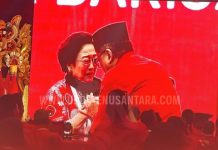 Tiba di Kongres PDIP, Hasto Disambut Haru oleh Kader dan Megawati FOTO: Sekretaris Jenderal nonaktif, Hasto Kristiyanto, muncul di tengah ribuan kader PDI Perjuangan yang menghadiri Kongres ke-6 di Nusa Dua, Bali, Sabtu 2 Agustus 2025. (Via update Nusantara)