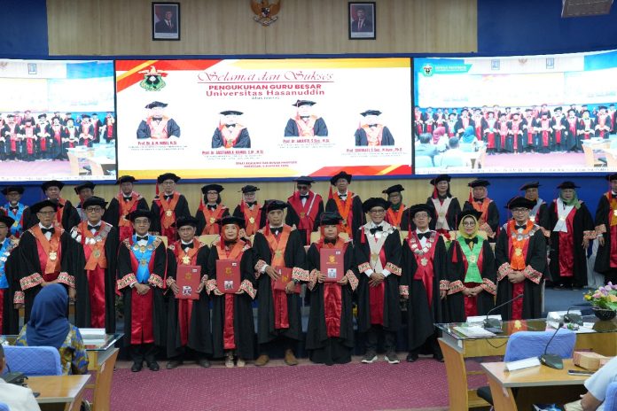 IMG-20250805-WA0361 FOTO: Senat Akademik Universitas Hasanuddin menyelenggarakan Rapat Paripurna Terbatas dalam rangka upacara Pengukuhan dan Penerimaan Empat Anggota Baru Dewan Profesor dari Fakultas Ilmu Sosial dan Ilmu Politik, Rapat berlangsung di Ruang Senat Akademik Unhas, Lantai 2 Gedung Rektorat, Selasa (05/08).