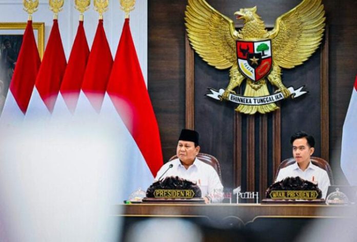 IMG-20250806-WA0316 FOTO: Presiden Prabowo Subianto memimpin Sidang Kabinet Paripurna ke-8 pemerintahan Kabinet Merah Putih yang digelar di Ruang Sidang Kabinet, Istana Kepresidenan Jakarta, pada Rabu, 6 Agustus 2025. (Foto: BPMI Setpres)