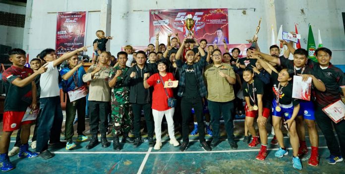 IMG-20250807-WA0013 FOTO: Tim Toraja Utara tampil sebagai juara umum South Sulawesi Boxing Championship yang dilaksanakan dari tanggal 01-05 Agustus 2025 yang digelar di GOR Rantepao, Toraja Utara.