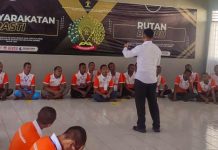 Pembinaan Karakter Melalui Kepramukaan: Menanamkan Nilai Disiplin dan Tanggung Jawab bagi Warga Binaan Rehabilitasi FOTO: Warga Binaan Rutan Kelas IIB Barru kembali menyelenggarakan kegiatan pembinaan kepramukaan yang ditujukan khusus bagi warga binaan yang sedang mengikuti program rehabilitasi. Rabu (06/08).