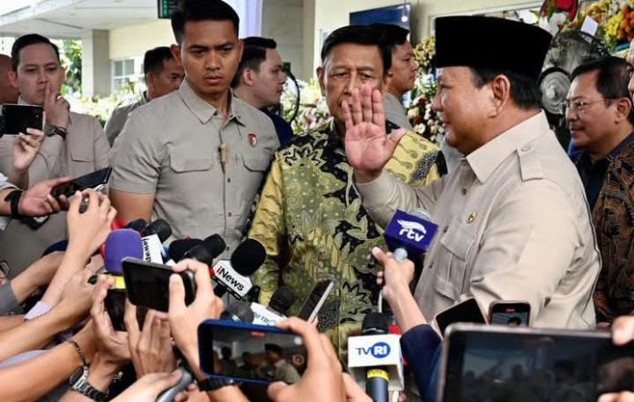 FOTO: Presiden Prabowo Subianto saat menemui awak media. (Properti: BPMI Setpres)