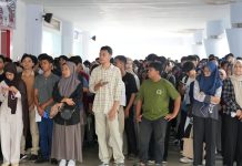 Sambut Mahasiswa Baru, Unhas Gratiskan Jas Almamater FOTO: Sebanyak 10.300 Mahasiswa Baru Angkatan 2025 saat akan menerima jas almamater di Universitas Hasanuddin Makassar. (Properti Humas Unhas)