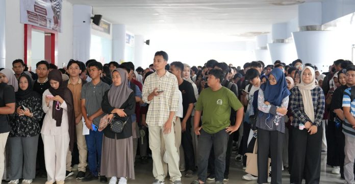 IMG-20250807-WA0393 FOTO: Sebanyak 10.300 Mahasiswa Baru Angkatan 2025 saat akan menerima jas almamater di Universitas Hasanuddin Makassar. (Properti Humas Unhas)