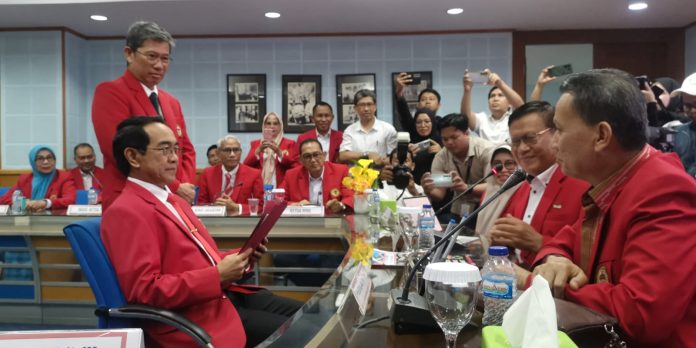 IMG-20250811-WA0115 FOTO: Bakal calon incumben Rektor Universitas Hasanuddin (Unhas), Prof. Dr. Ir. Jamaluddin Jompa, M.Sc., resmi menjadi pendaftar pertama dalam Pemilihan Rektor Unhas periode 2026–2030.