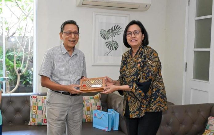 IMG-20250813-WA0365 FOTO: Menteri Keuangan (Menkeu) Sri Mulyani bersilaturahmi ke kediaman Wakil Presiden RI periode 2009-2014. (Properti via akun Facebook Sri Mulyani)