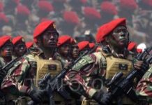 Kopassus dan Marinir Gunakan Senjata SS3-M1 Buatan PT Pindad FOTO: pasukan Kopassus saat mengikuti upacara dan defile di Lapangan Suparlan, Pusdiklatpassus Kopassus, Batujajar, Kabupaten Bandung, Minggu (10/8/25) lalu. (Properti via Facebook)