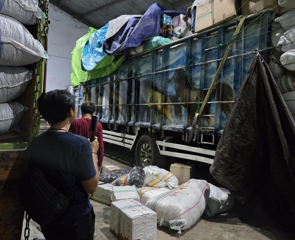 FOTO: Rokok ilegal saat diamankan pihak Direktorat Jenderal Bea dan Cukai (DJBC) Sulawesi Bagian Selatan (Sulbagsel) bersama Polda Sulawesi Selatan menggagalkan peredaran rokok ilegal dengan menyita total 414.000 batang rokok dengan cukai palsu. (Properti via Laskar Sulsel)