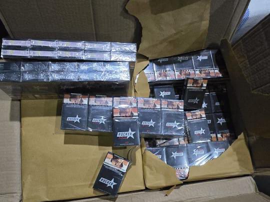 FOTO: Rokok ilegal saat diamankan pihak Direktorat Jenderal Bea dan Cukai (DJBC) Sulawesi Bagian Selatan (Sulbagsel) bersama Polda Sulawesi Selatan menggagalkan peredaran rokok ilegal dengan menyita total 414.000 batang rokok dengan cukai palsu. (Properti via Laskar Sulsel)