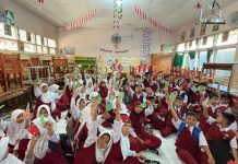 Mahasiswa KKN Prestasi Gelombang 114 Menggelar Program Kerja Edukasi Cuci Tangan di SD Negeri Pagandongan Gambar : Mahasiswa Kuliah Kerja Nyata (KKN) Prestasi Gelombang 114 UNHAS memberikan sosialisasi terkait pentingnya menjaga kebersihan diri, khususnya melalui kebiasaan mencuci tangan dengan baik dan benar di SDNegeri Pagandongan, Makassar (11/08/2005)