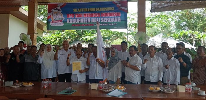 FOTO: Pengurus Tani Merdeka Deli Serdang menggelar kegiatan silahturahmi dan diskusi.